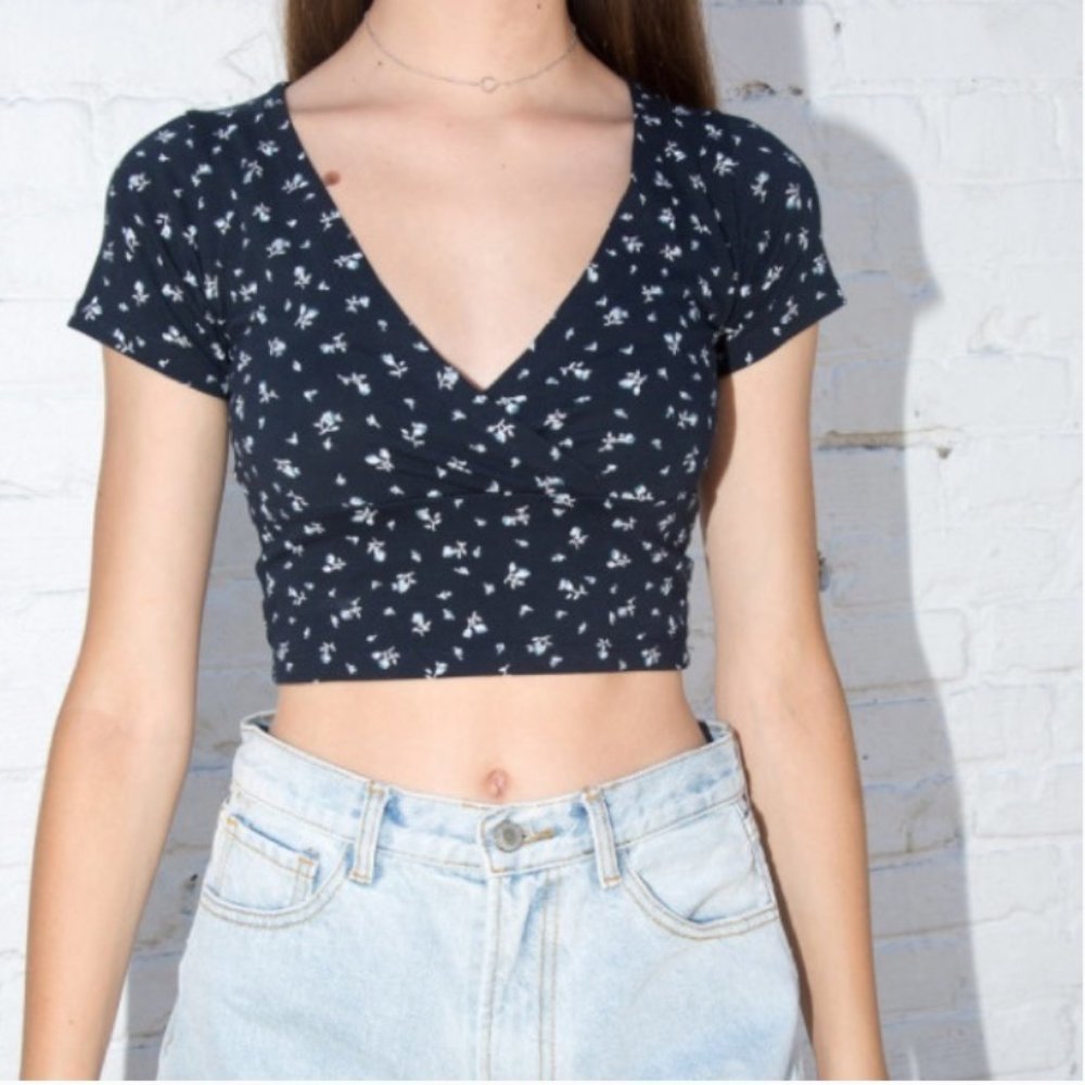 BRANDY MELVILLE Rae Wrap Floral Crop Top S or XS